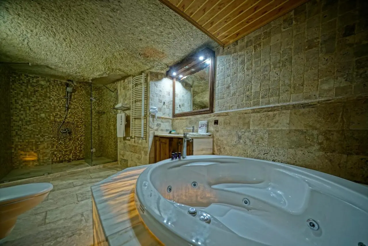 Holiday Cave Hotel