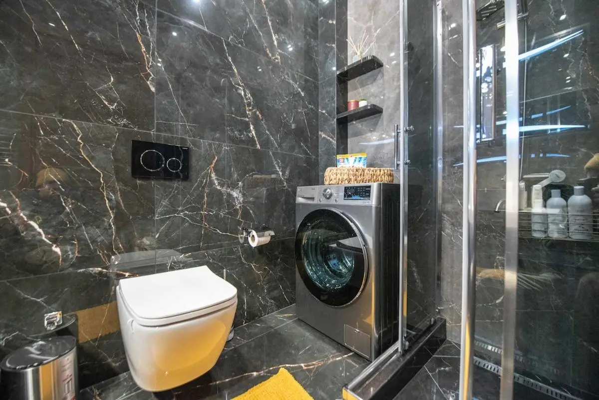 2-Bedroom Apartment with Spacious Park View Balcony - Parking - Vake, Tbilisi