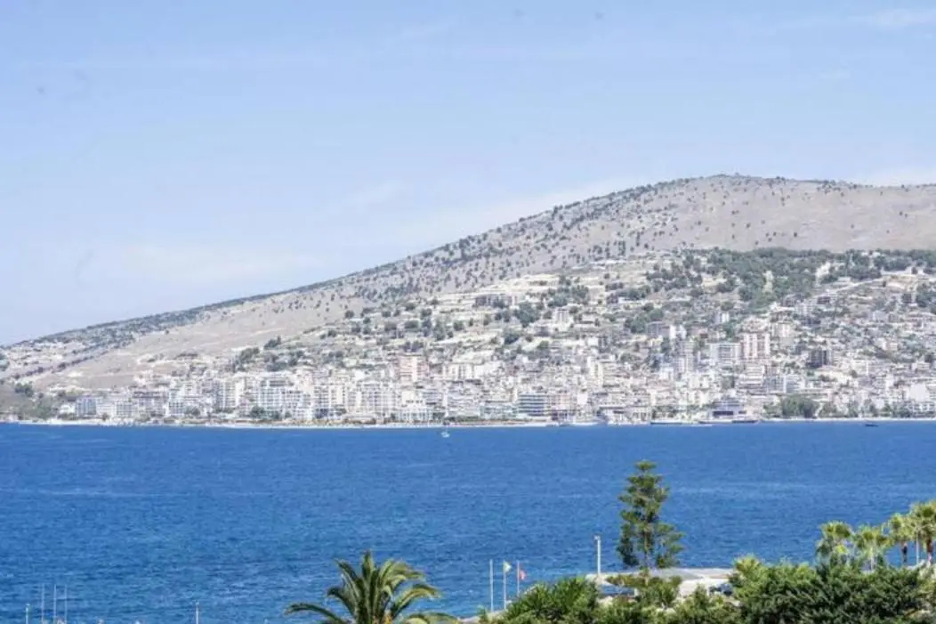 Beachfront Apartments- Horizon Residence