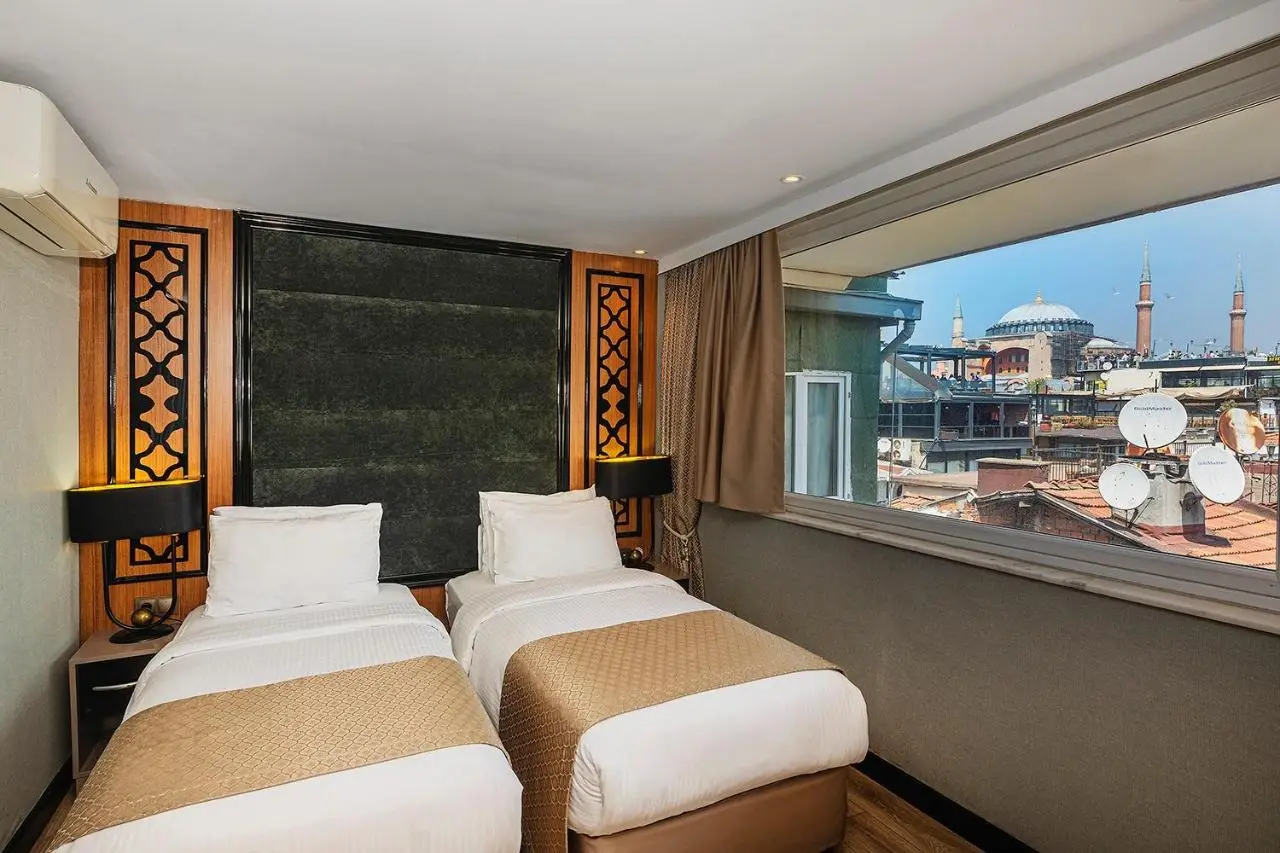 Aristocrat Hotel