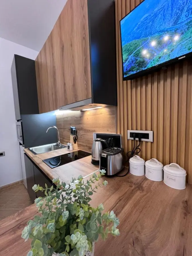 White Star Villa - Studio Apartments with Parking