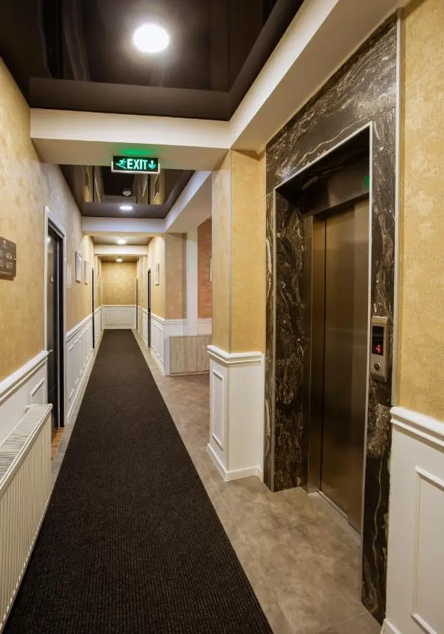 Apart Hotel West
