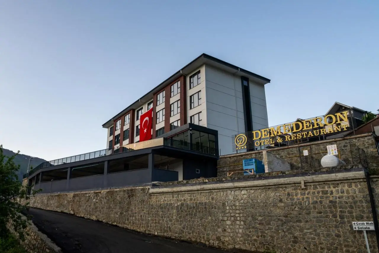 Demederon Hotel