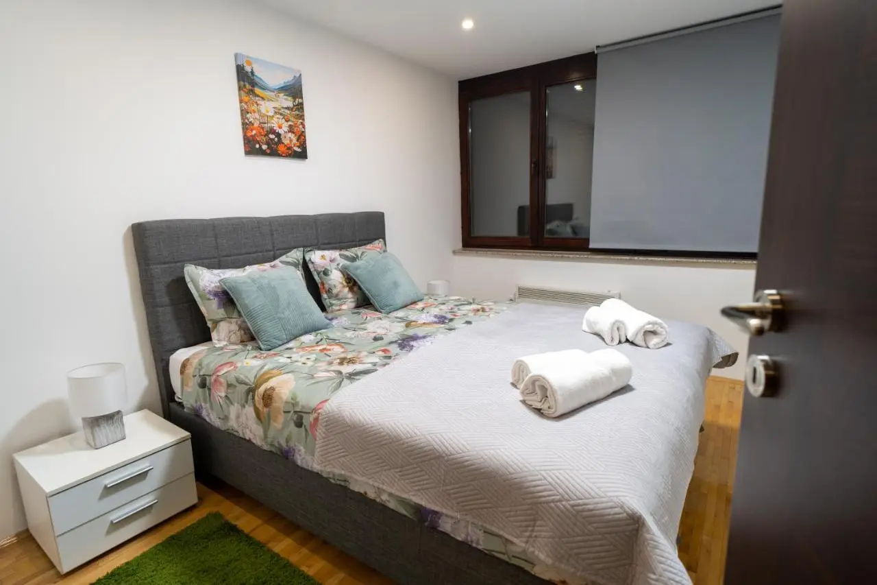Green Riverside Apartment