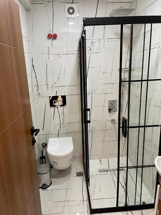 Crowned Hotel