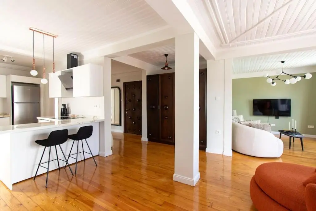 Historic 2BR Gem in Downtown Sisli AC in All Rooms