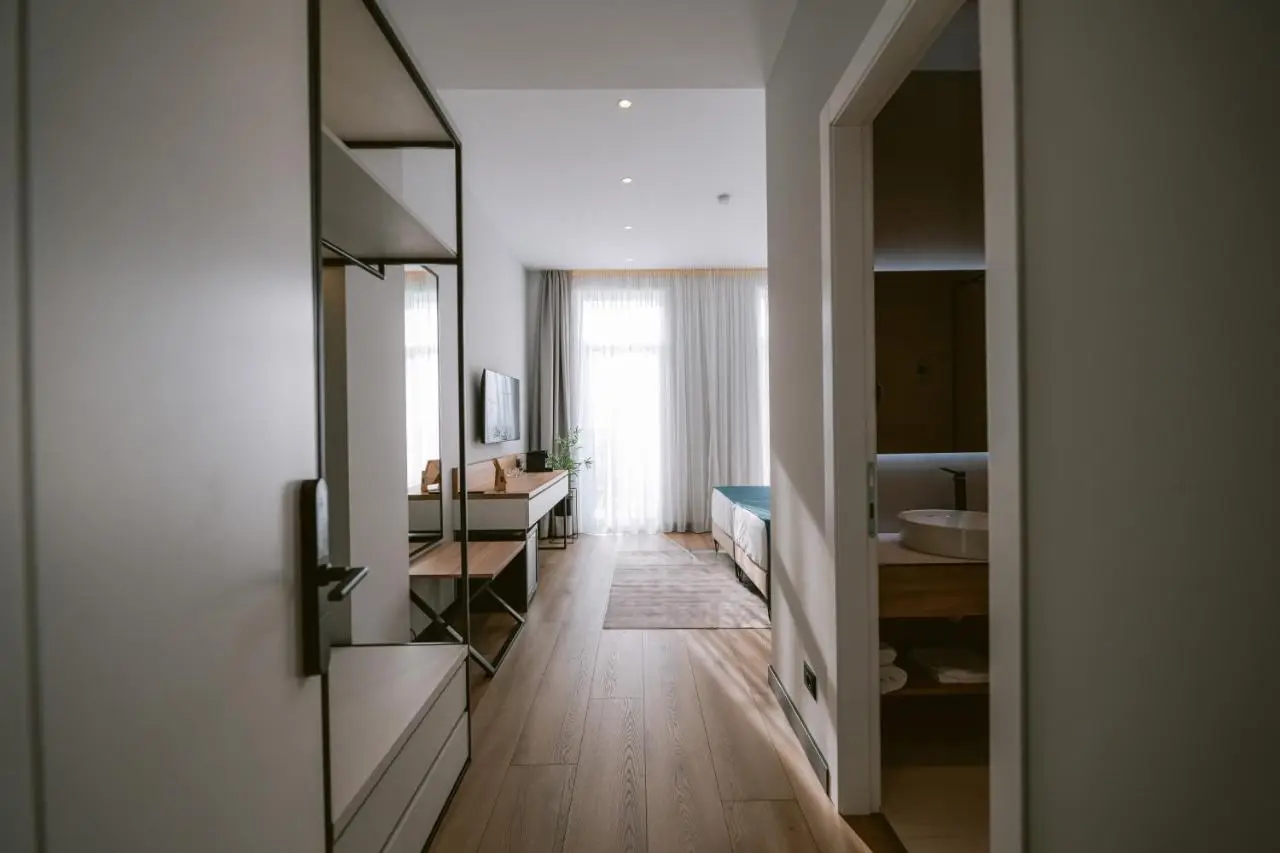 TRIBUTE Hotel