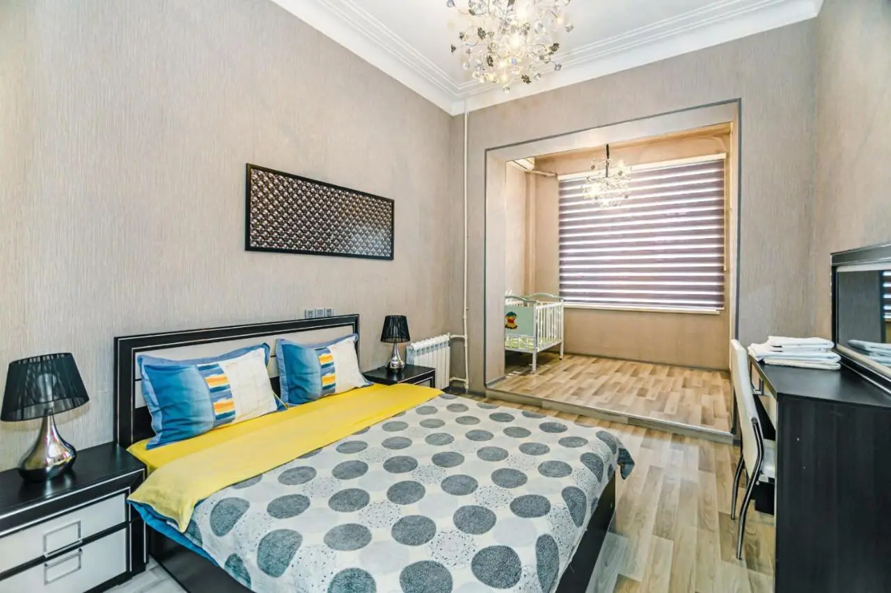 Azneft Square Deluxe Apartment