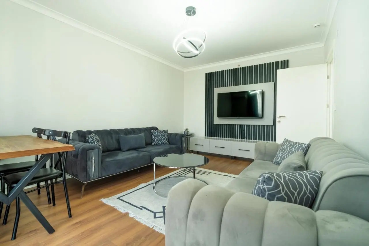 Roni Apartments, Close to the metro and parking