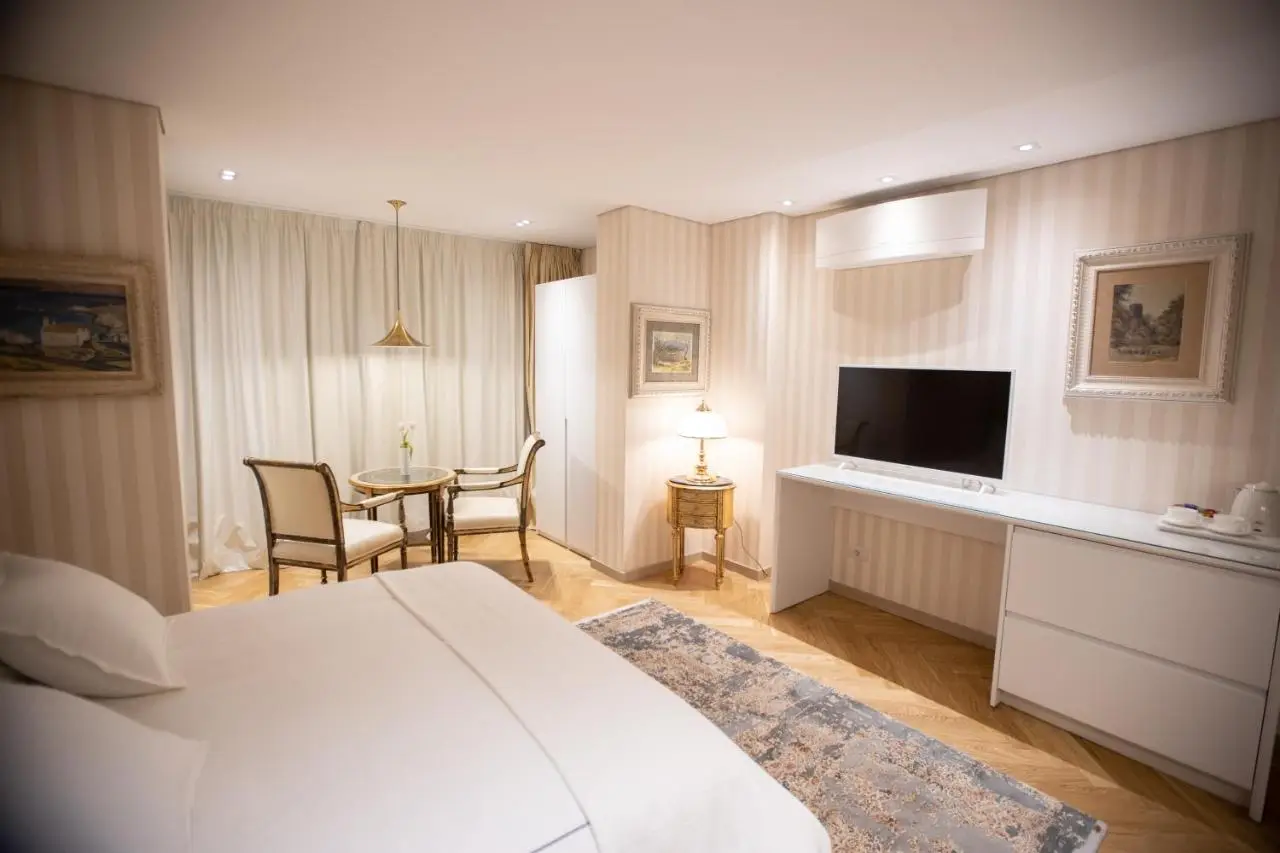 Seven Luxury Suites