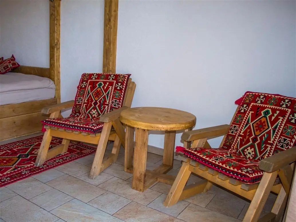 Mountain bungalows and a Hobbit House - Jazavčije Rupe