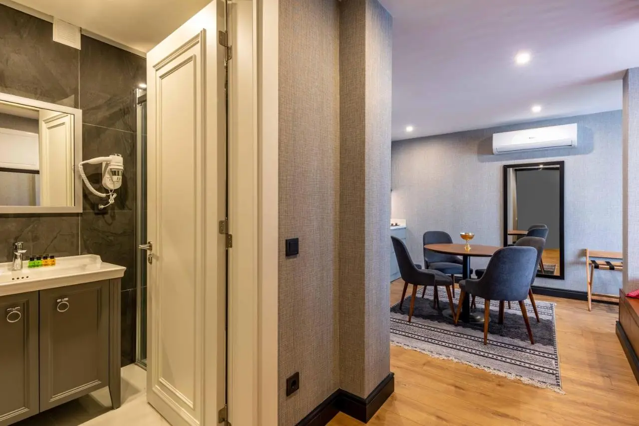 SALA SUITES