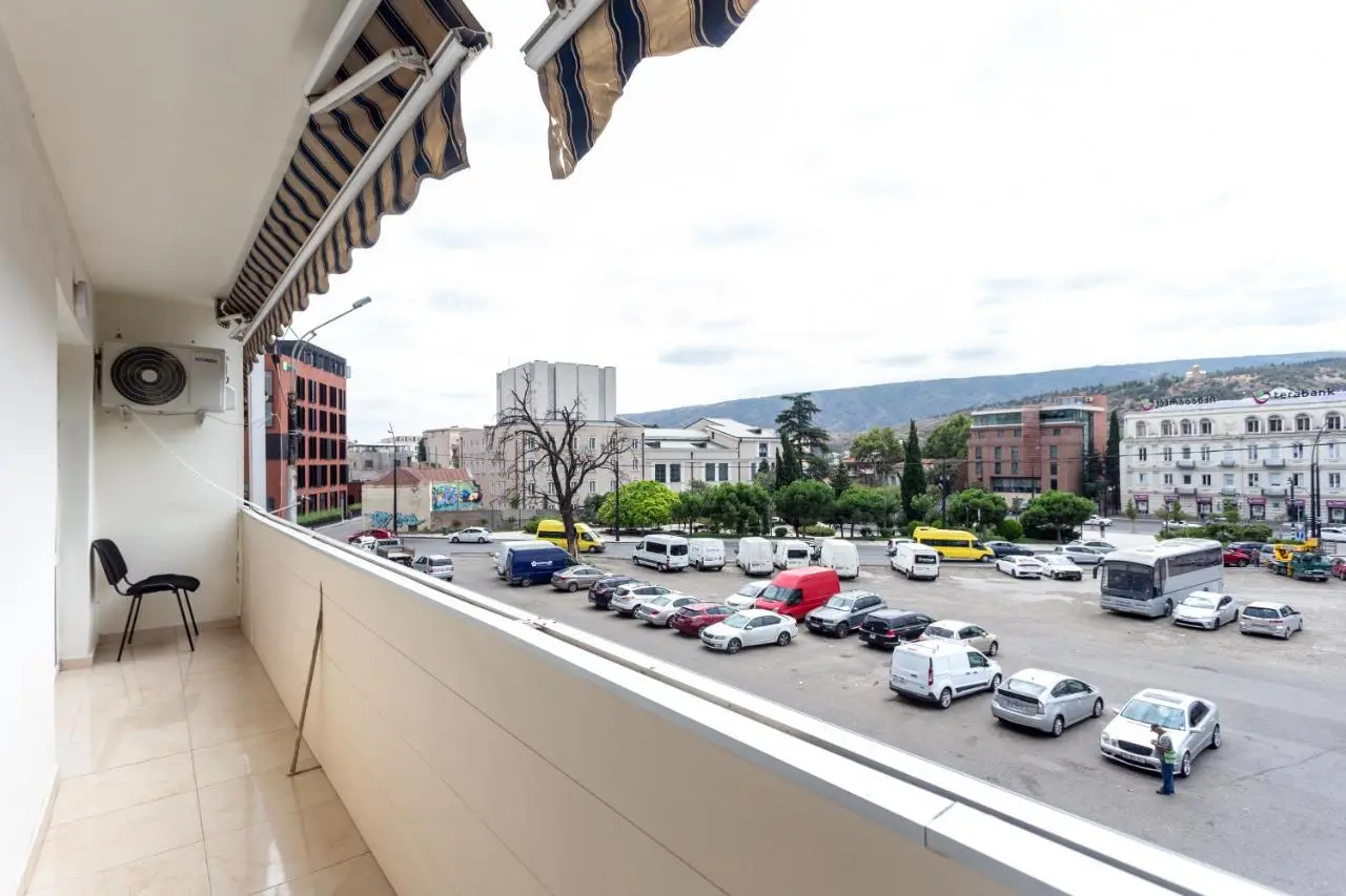 Prime location Apartment with Three Bedroom