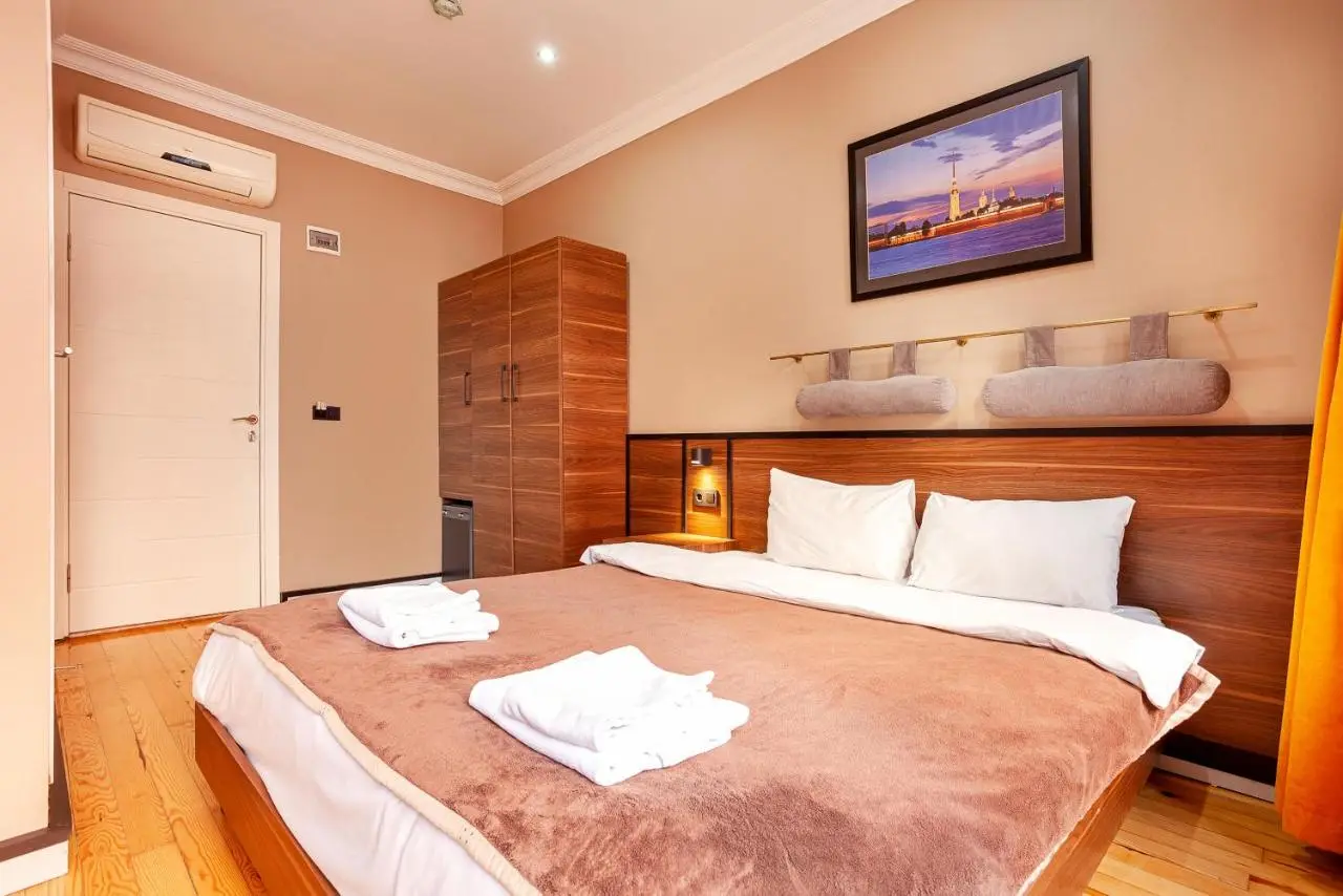 Aram Kerasi Rooms