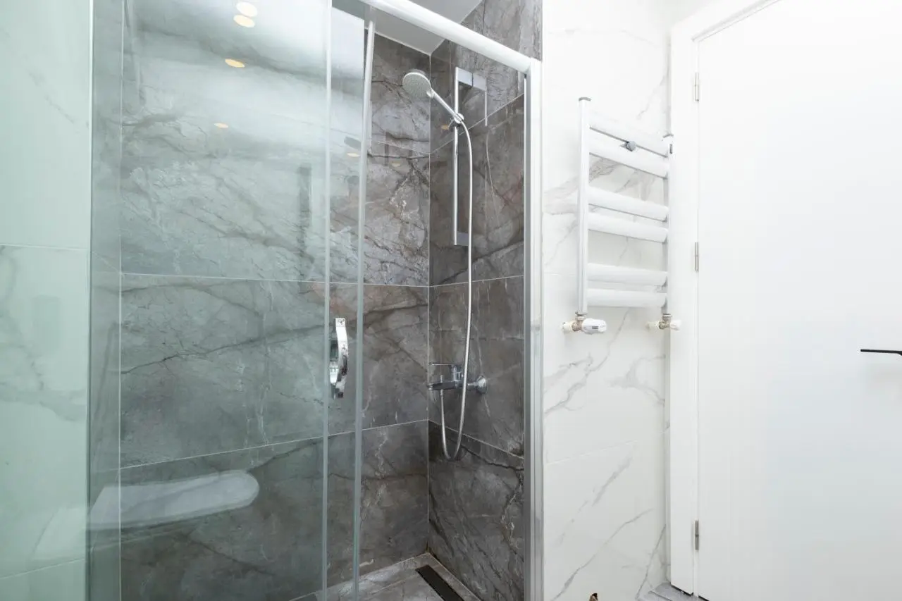 Sea View Two-Bedroom Suite in Managed Residence - Parking and Elevator