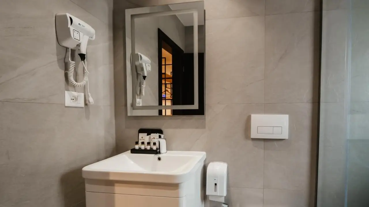 BAZ'HUR Boutique Hotel