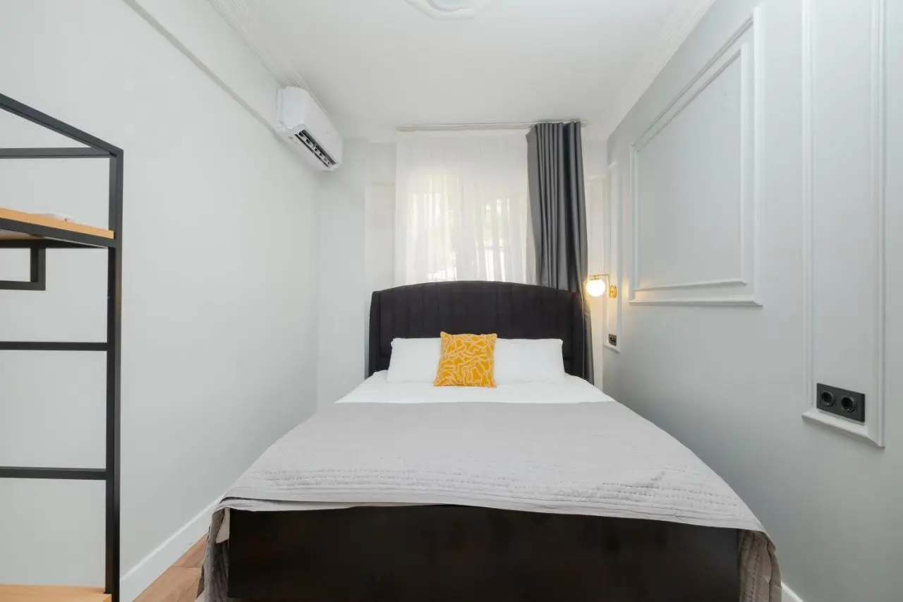 Spacious Sea View Family Suite in Managed Aparthotel with Balcony