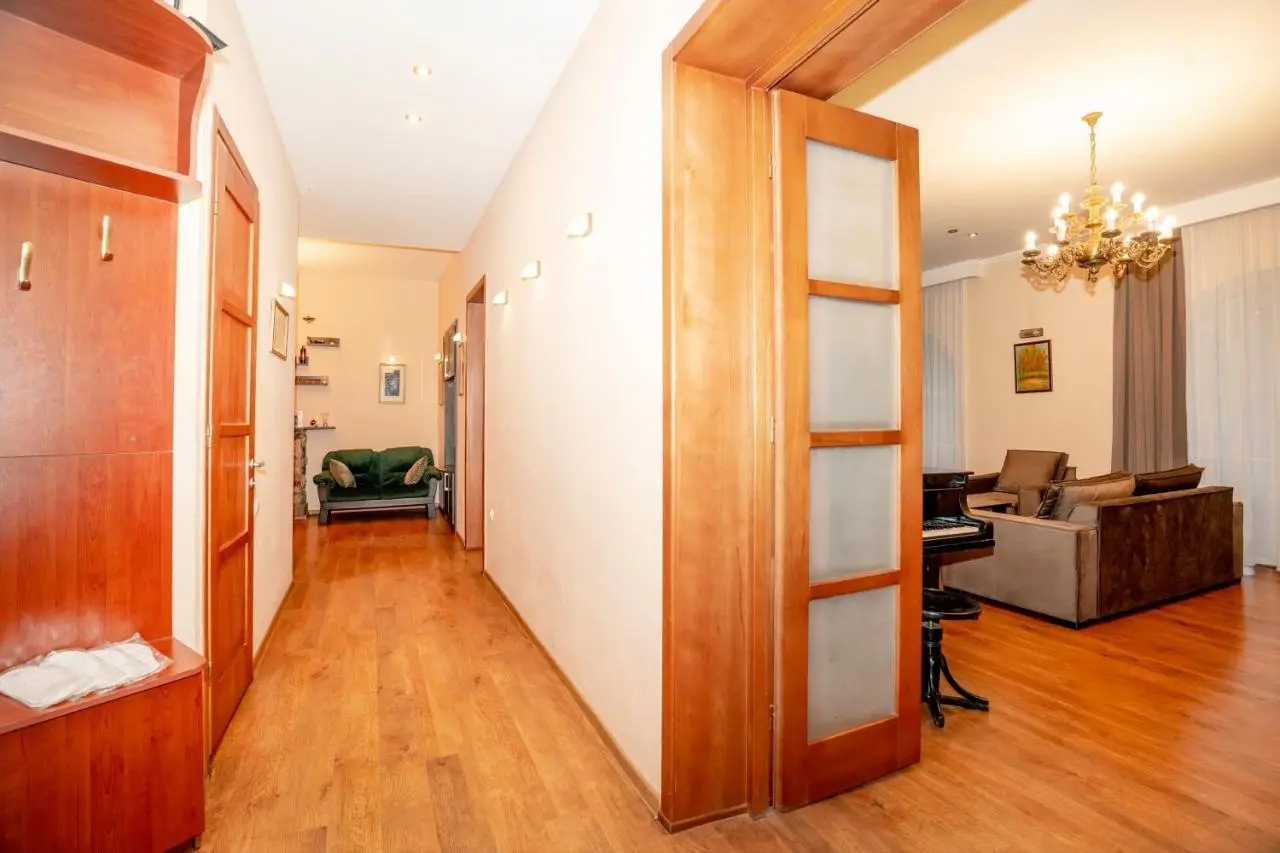 Apartment Baratashvili street