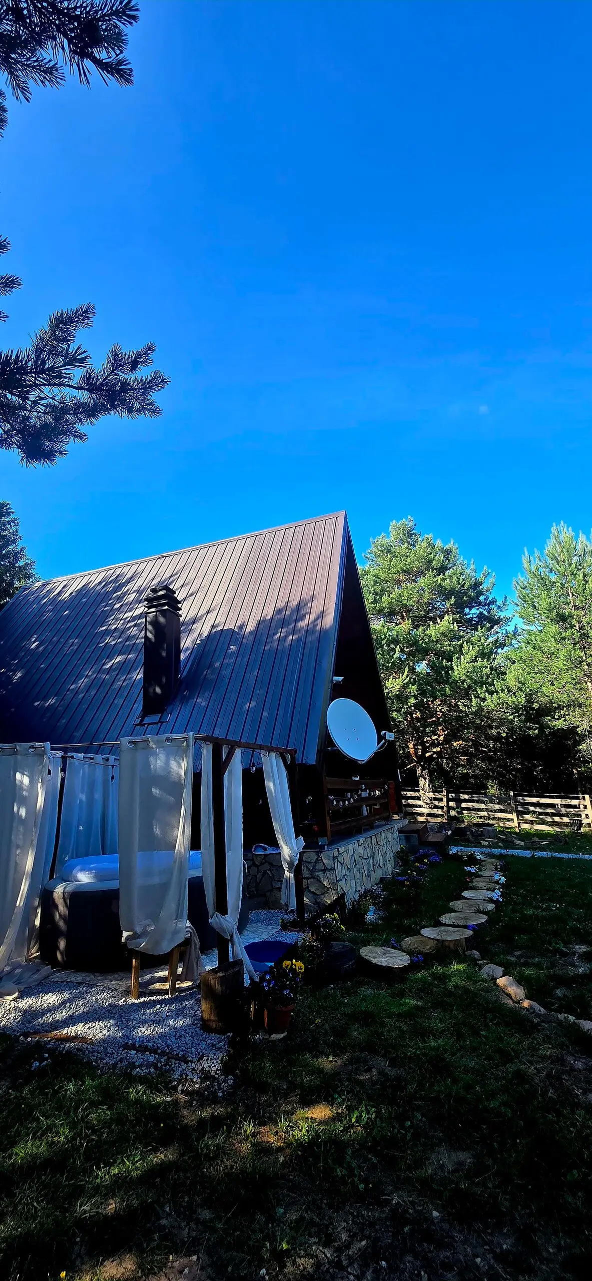 Cozy Forest Hut near Sarajevo with outdoor hot tub