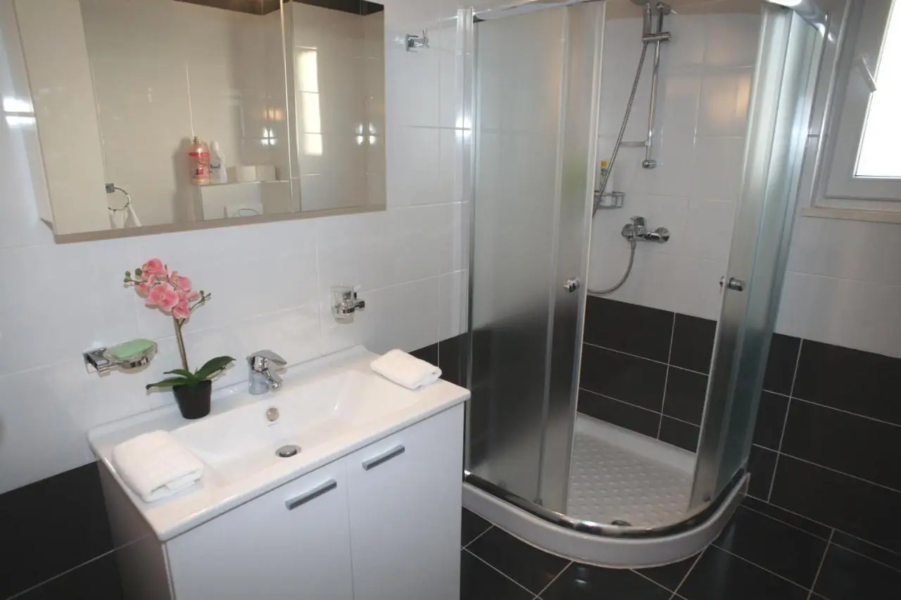 White Residence Luxury Apartments