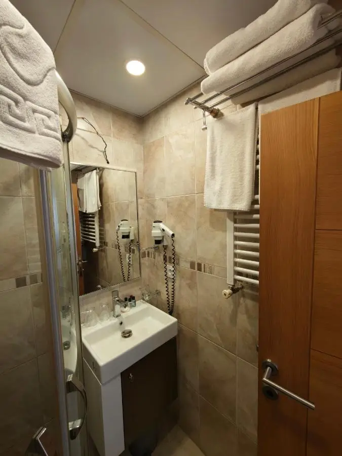 Grand Peninsula Hotel
