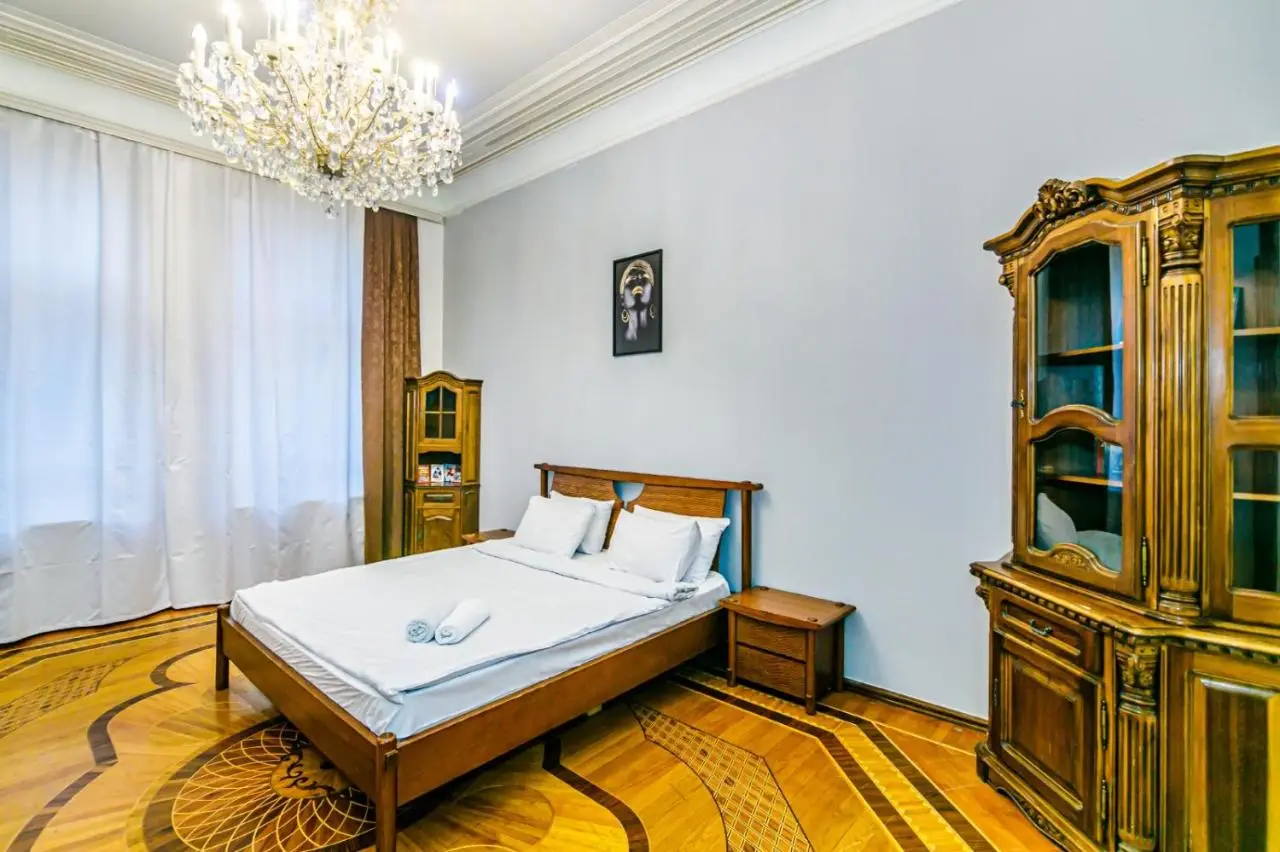 Targovu 4 Room Malakan Garden