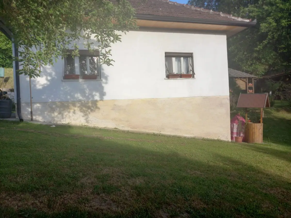 1-min to Bus /  House with Big Garden and BBQ