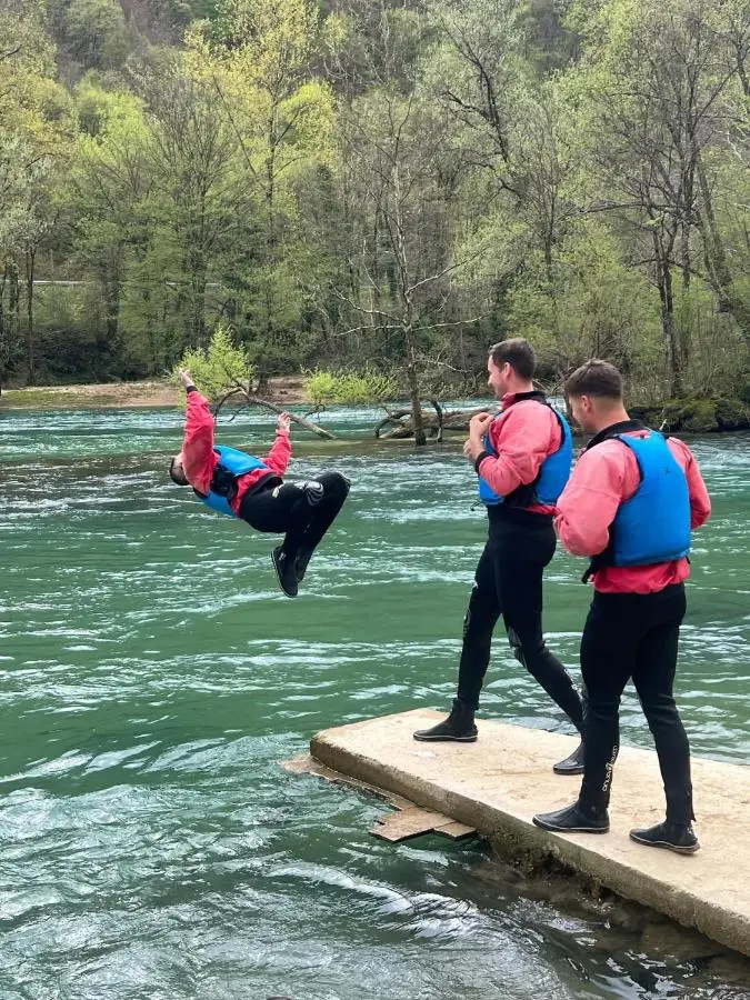 Vikendica, Bazen, Šedrvan, Rafting na Uni, Quad
