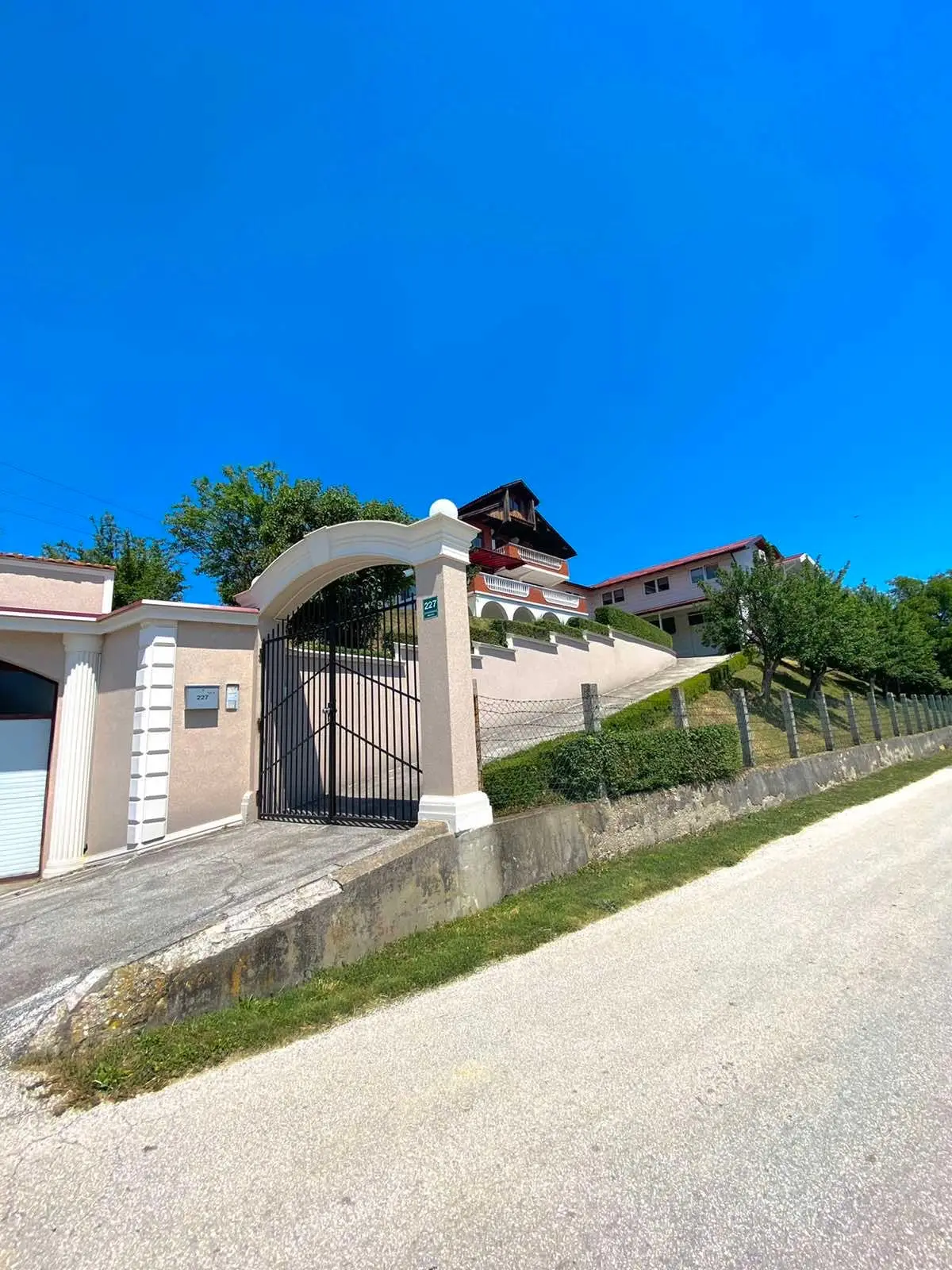 "Golden Hills Resort" Penthouse appartment.