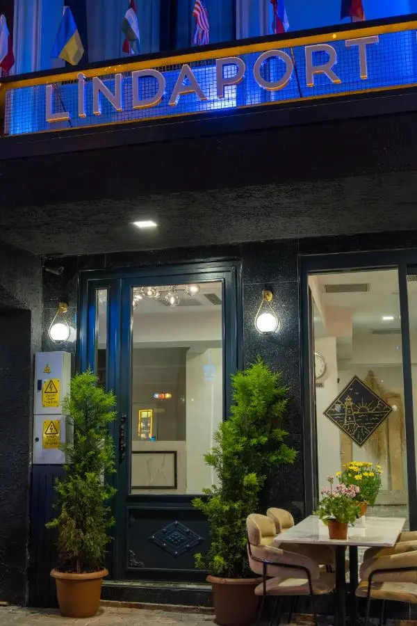 Linda Port Hotel