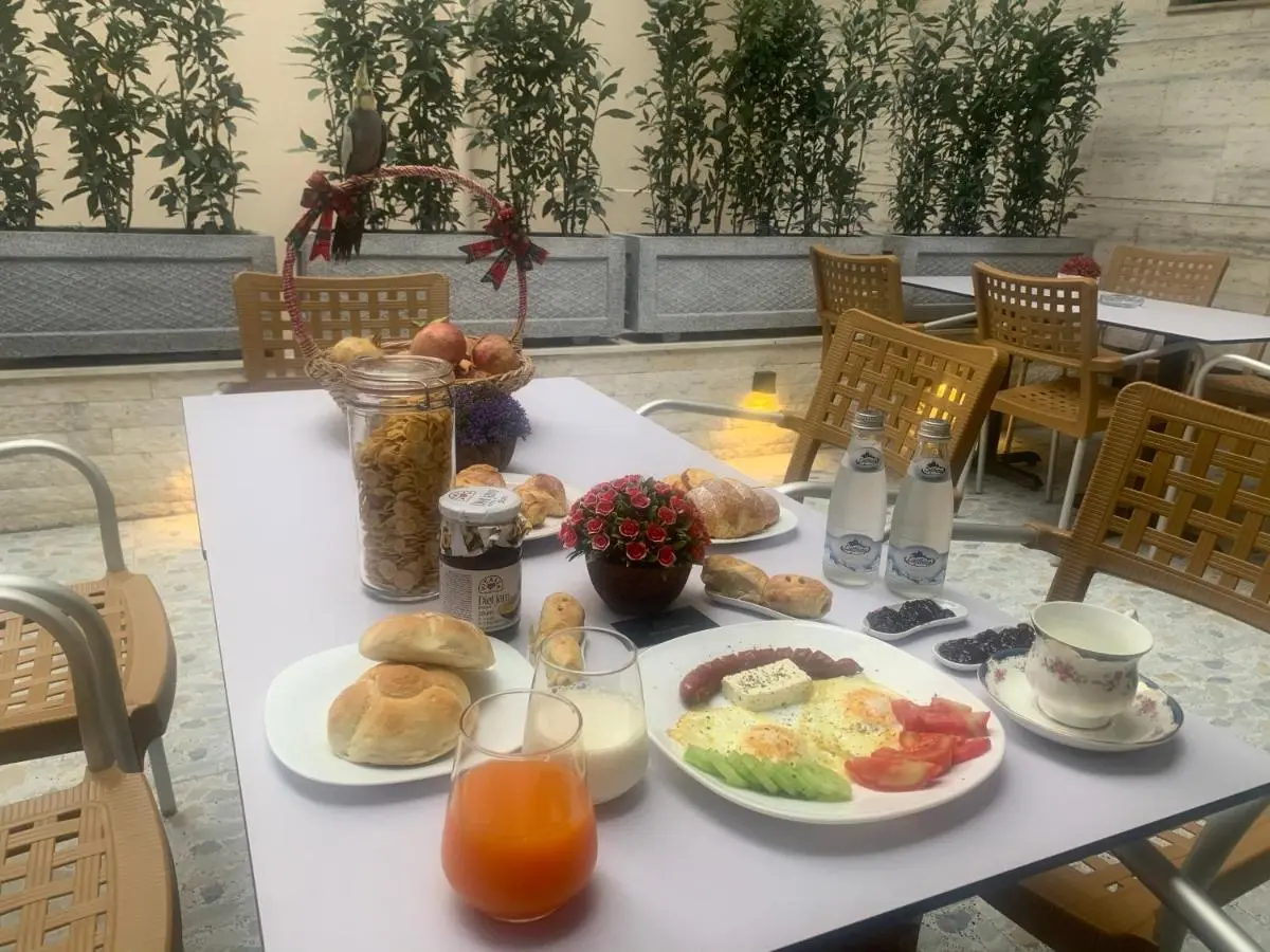 BELUX HOTEL