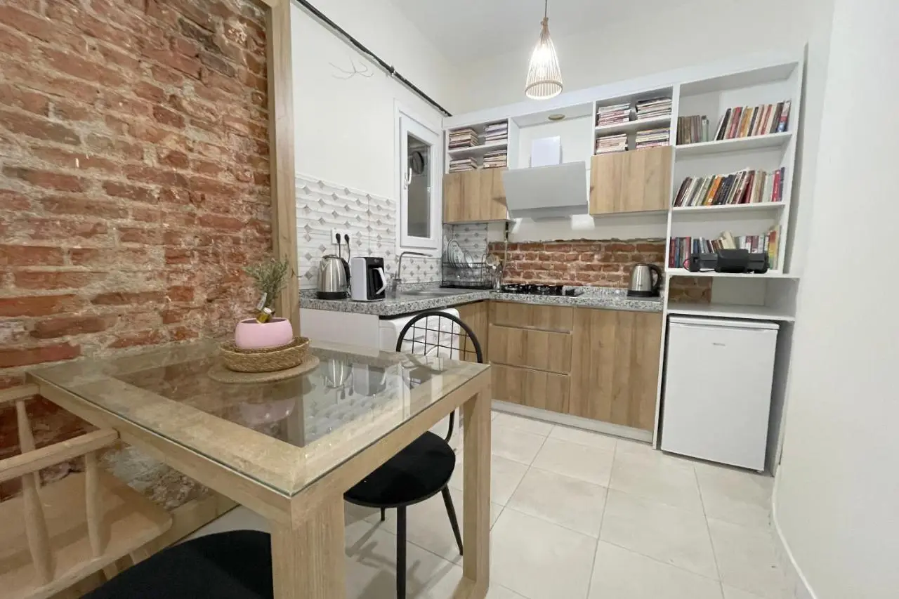 balcony 2BR apt with 2toilet and 2bath near to nişantaşi #3