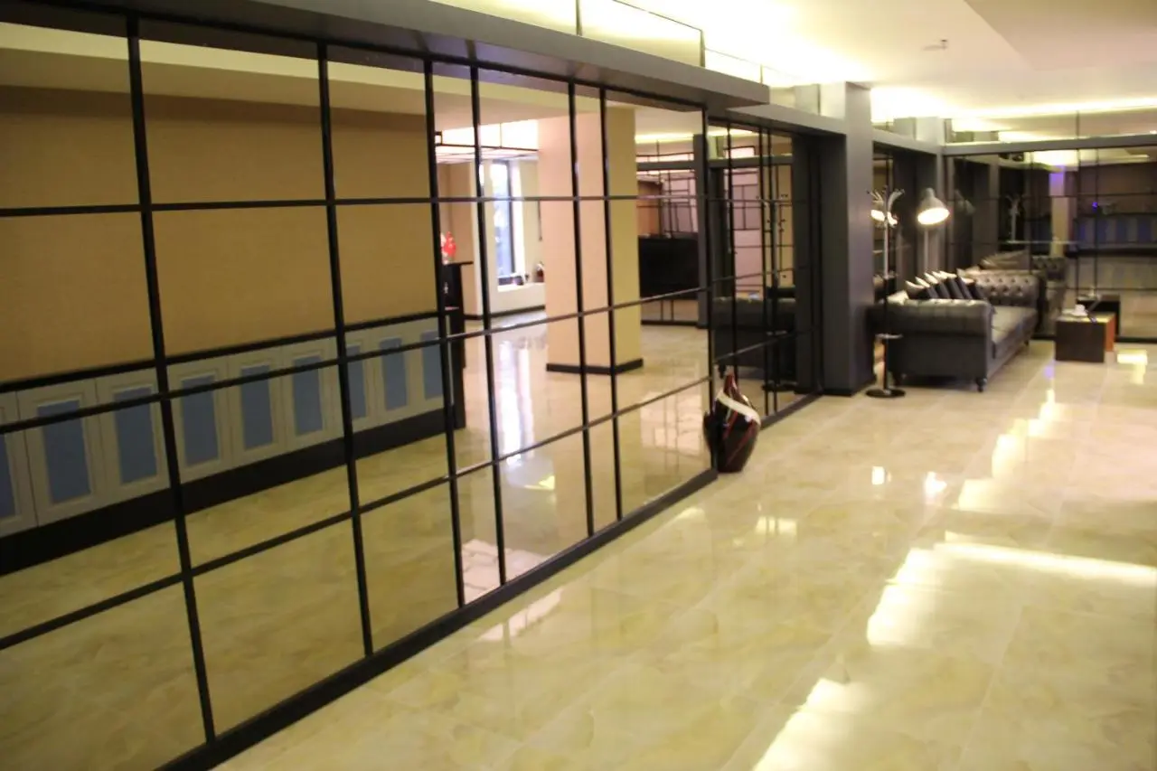 Airport Residence