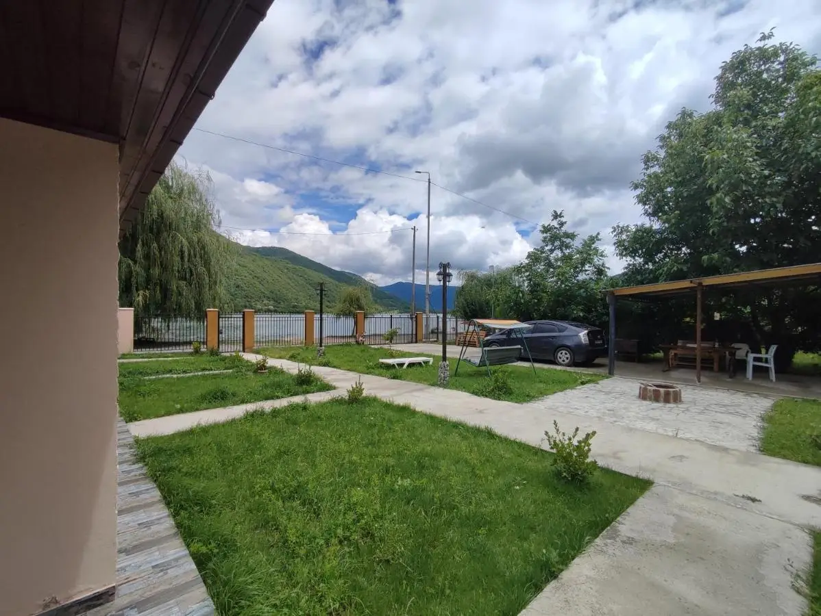 Ananuri Cottages