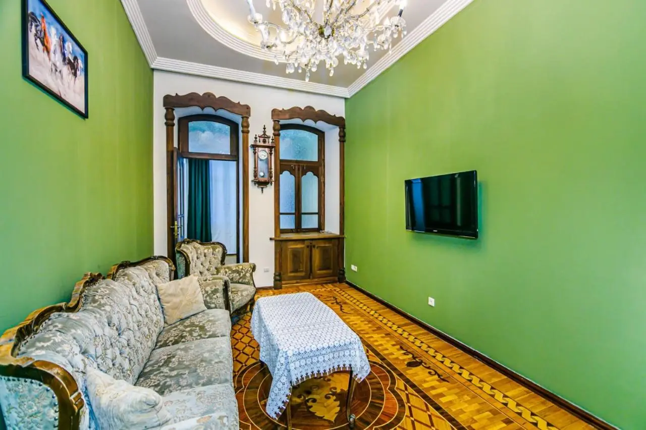 Targovu 4 Room Malakan Garden