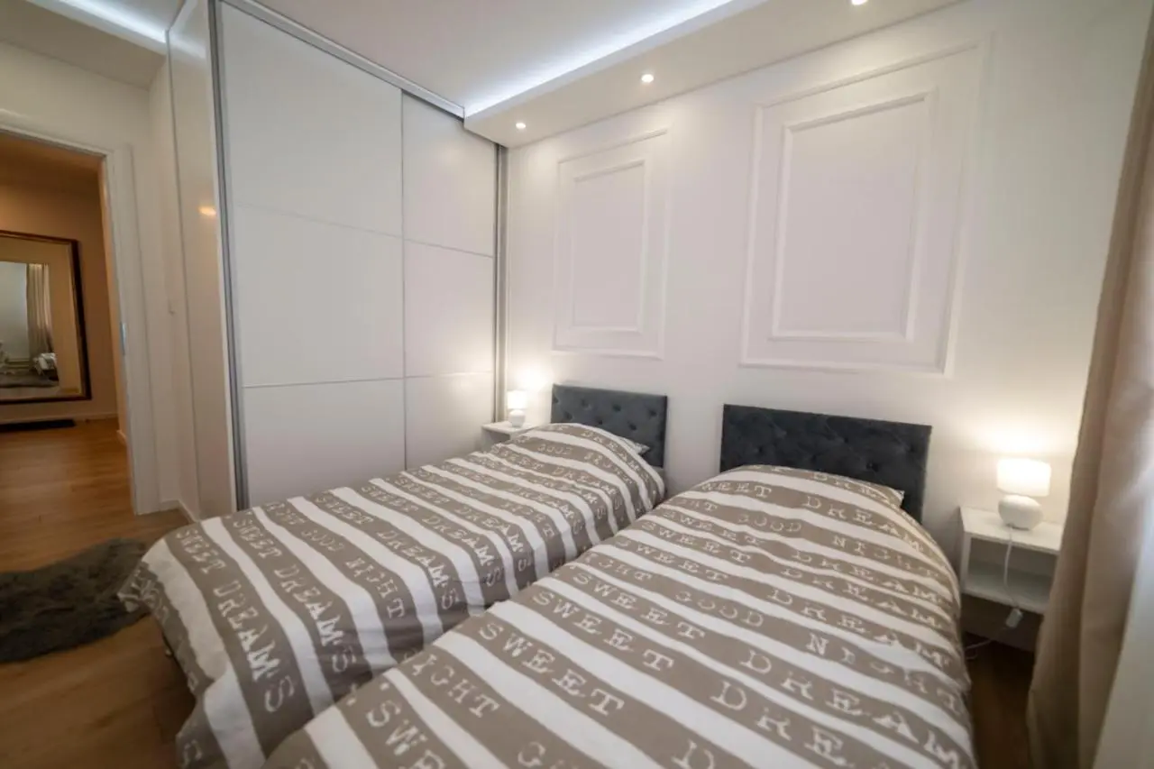 Apartment Premium Deny