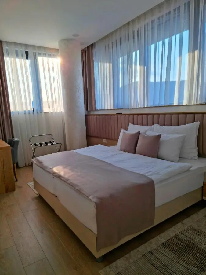 Hotel Emerald