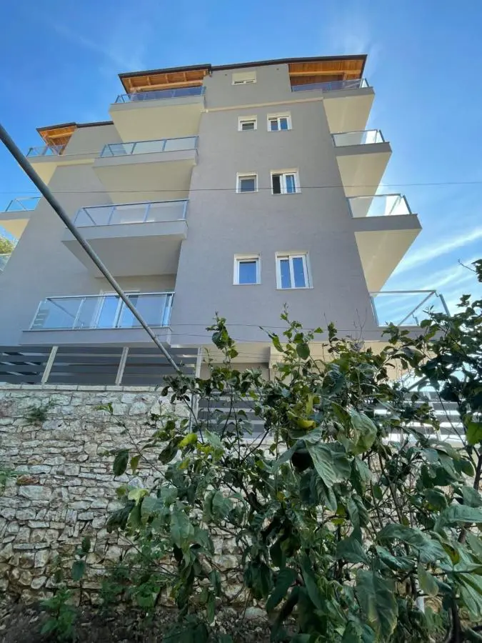 Angel Saranda Palace