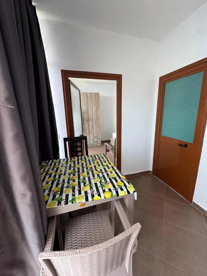 Redi's Seaview Apartments