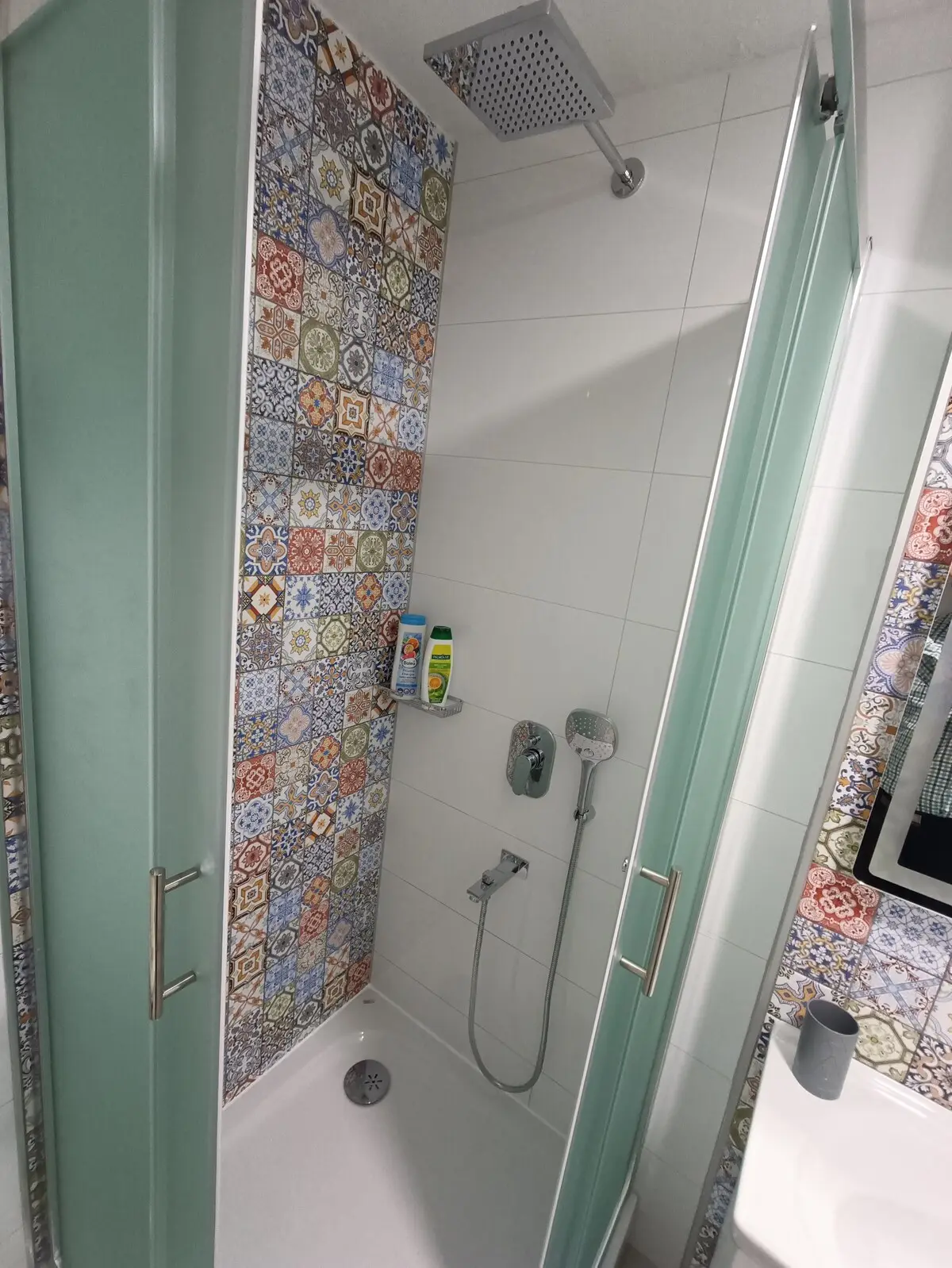 modern, one bedroom, free parking, airconditioning