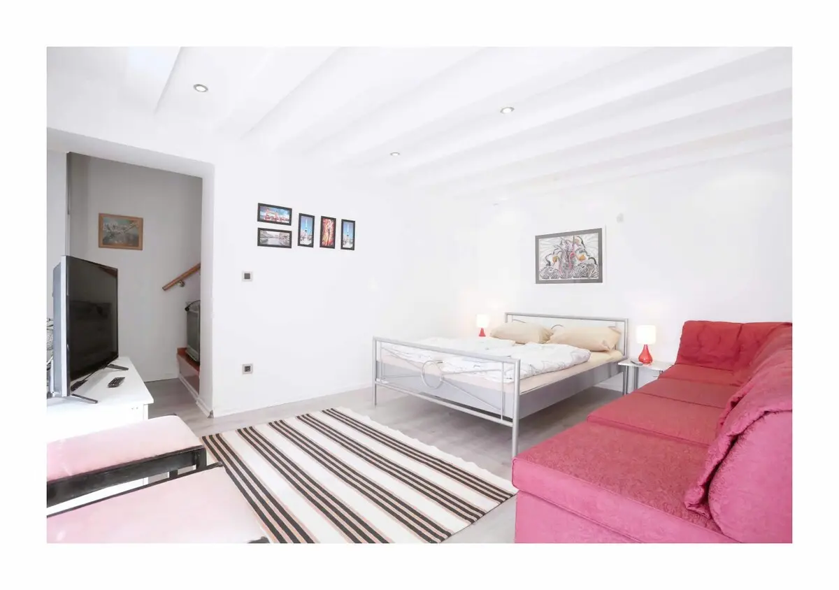 Saray Apartment free street Parking