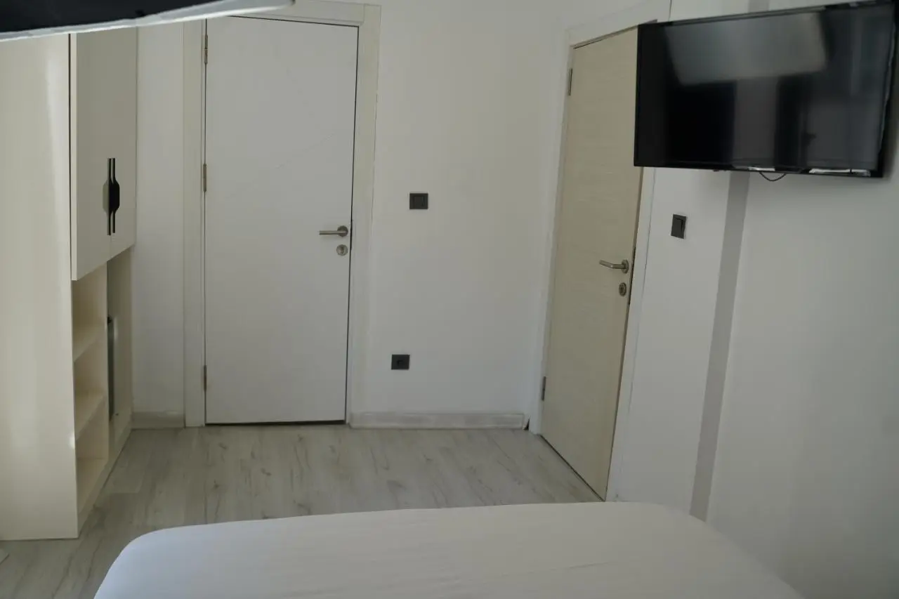 Sword Suit Hotel