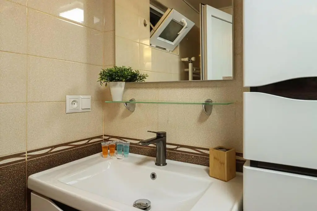 Cosy Central 2-BR Apartment-By Wehost