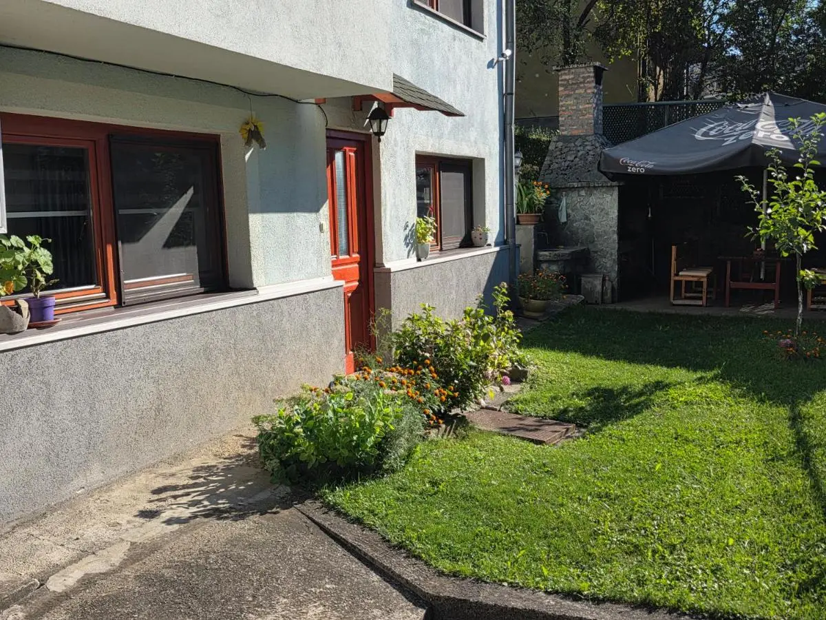 Apartment near center