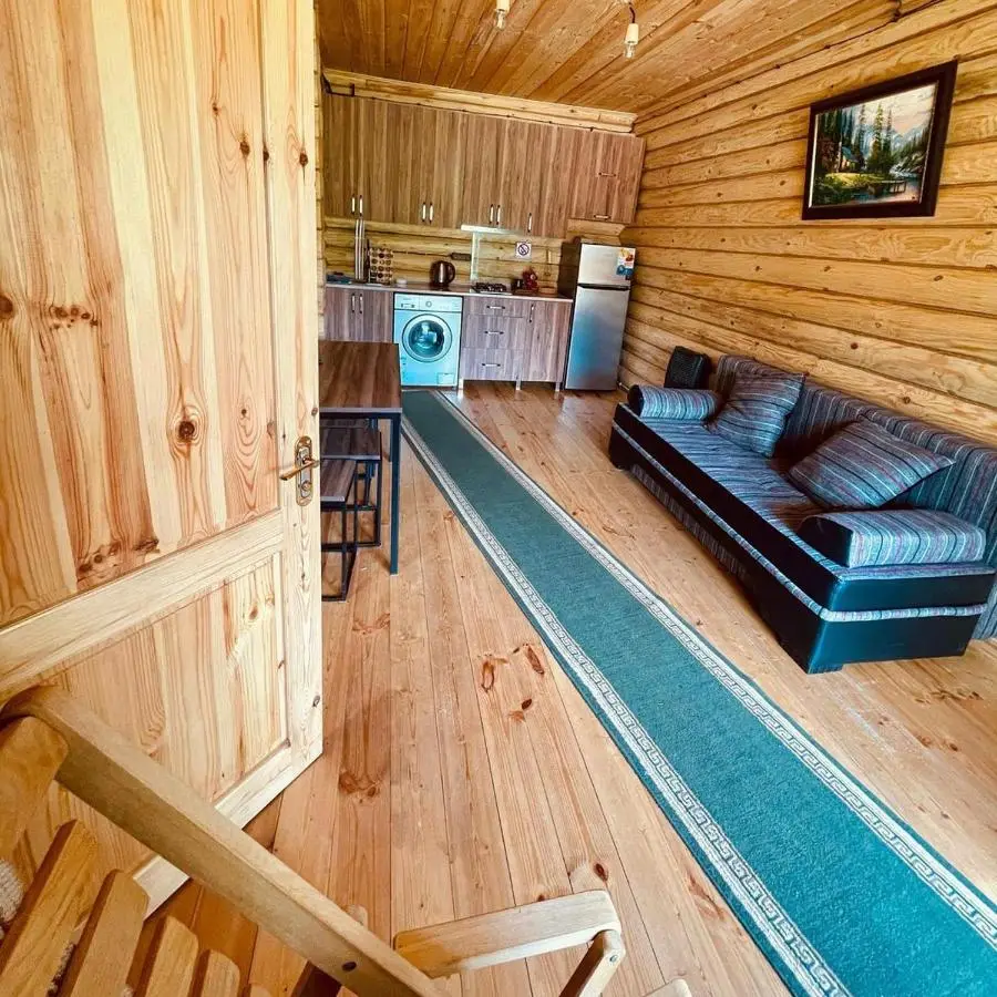 Kingswood Cabins Borjomi