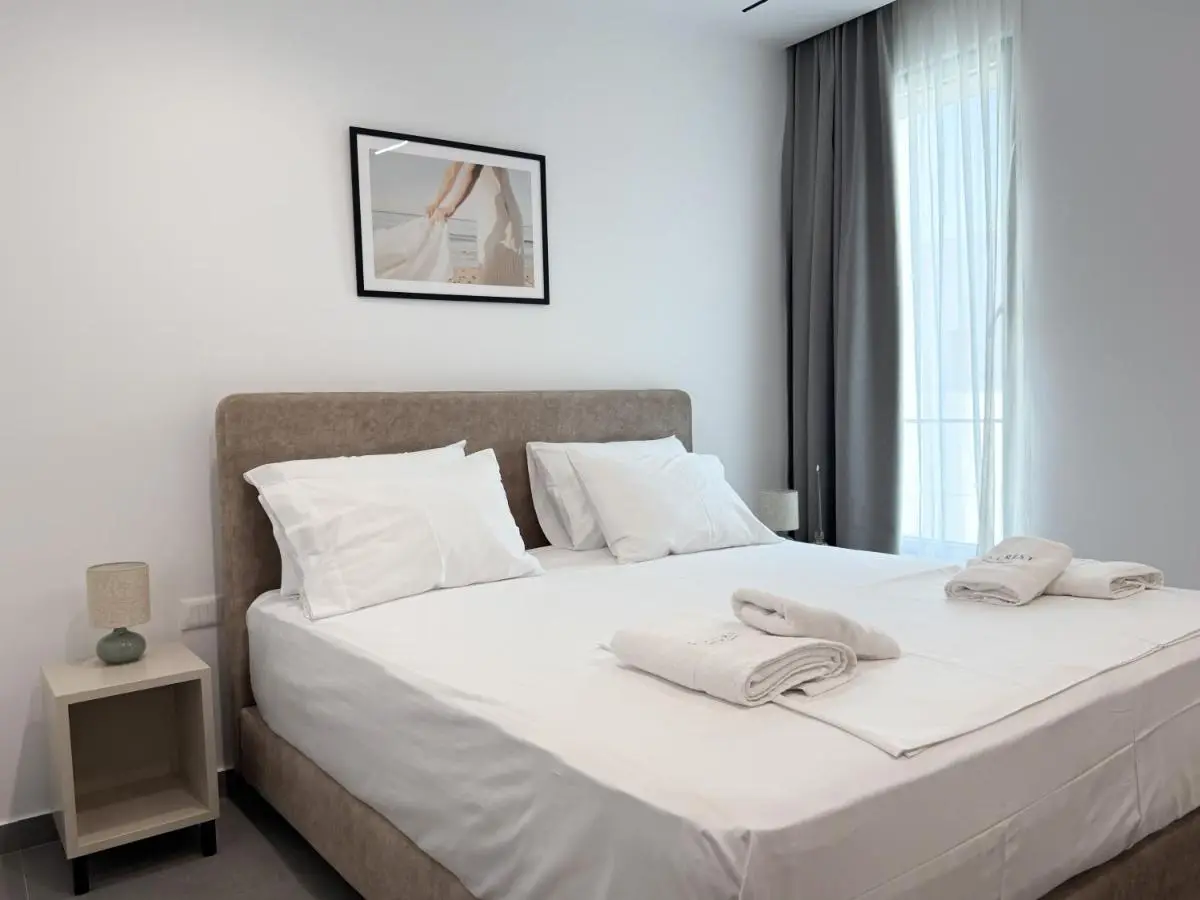 Sea Crest Apartments