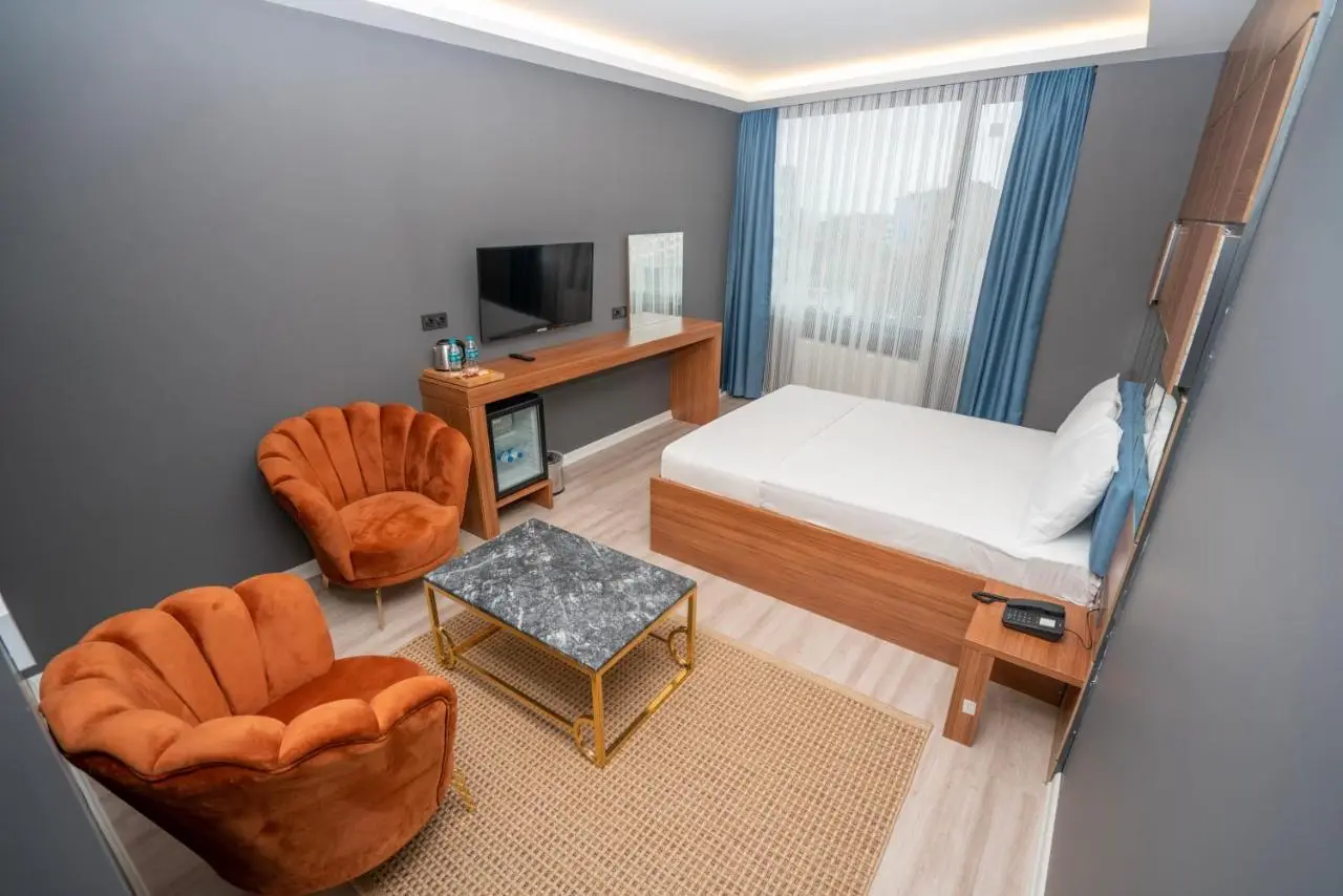 Center Suite
