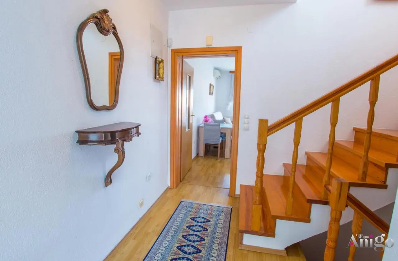 Apartment Ado