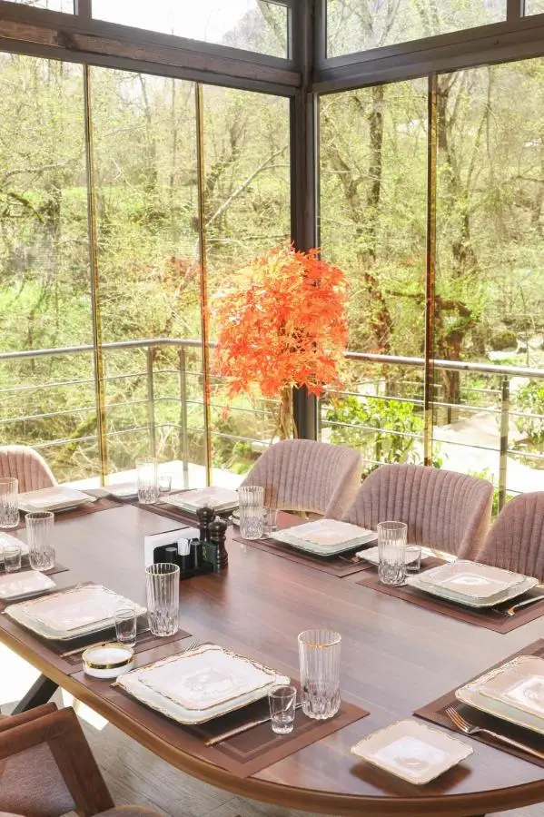 Grotto Resort & Restaurant