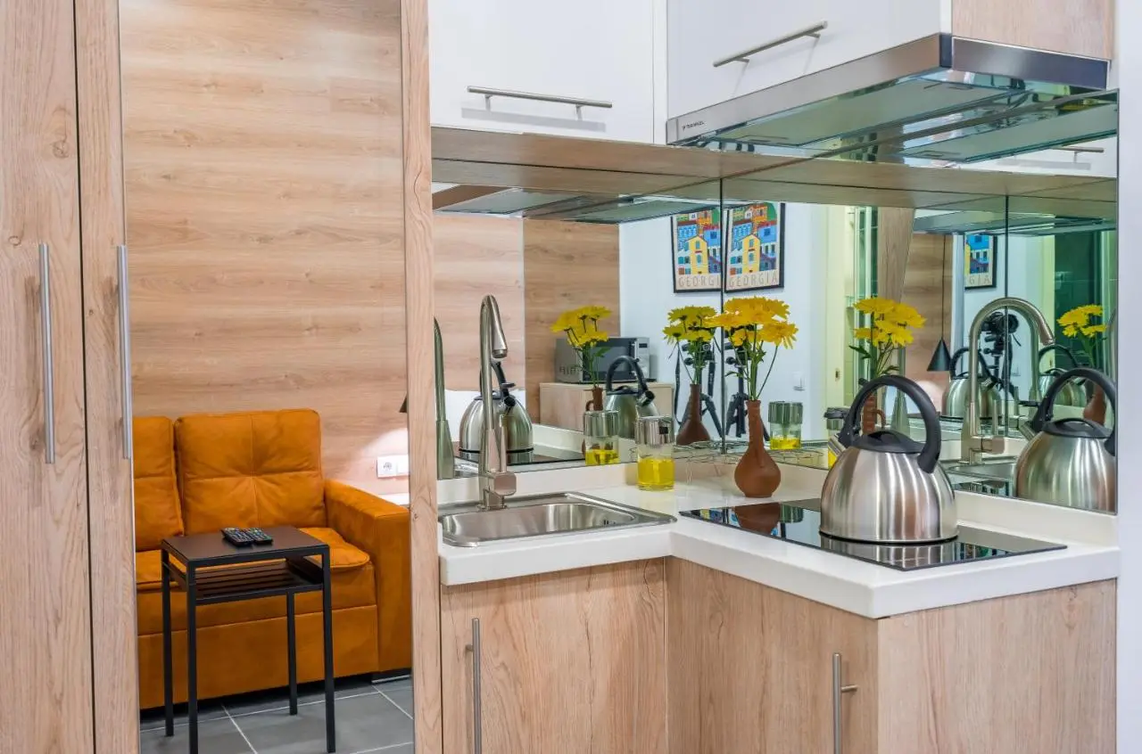 8 Rooms Apartotel On Meidan
